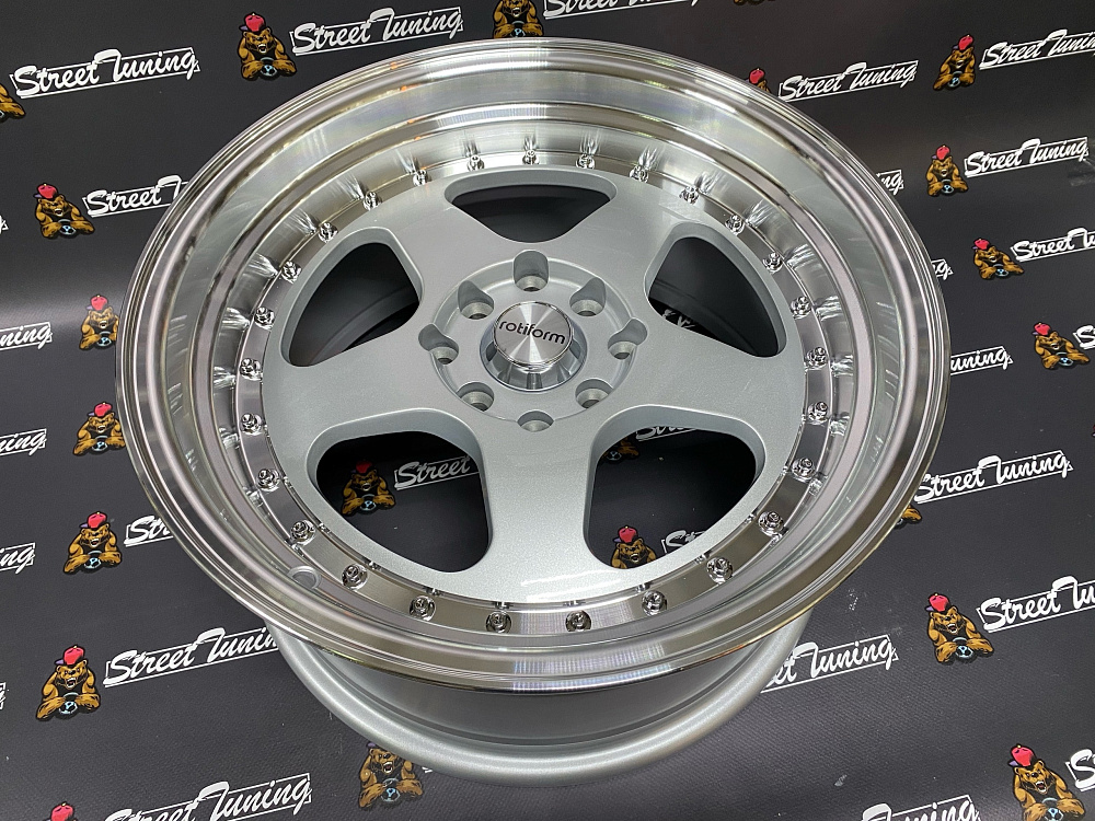 картинка Новые диски Rotiform R16 J8 ET25 4x100/114,3 серебро от магазина  StreetTuning