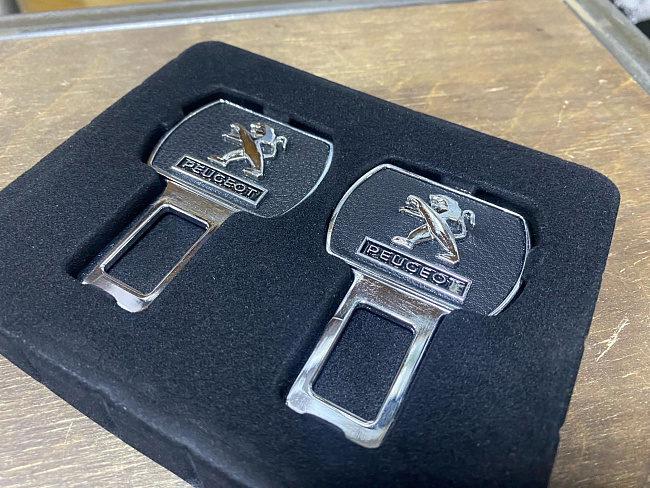 картинка Обманки "заглушки" в ремень безопасности Peugeout -2 шт магазин  StreetTuning 