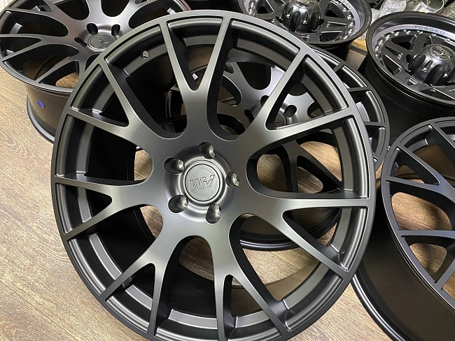 картинка Новые диски Hellcat SRT Syle R20 J9 ET18 5X115 черный мат магазин  StreetTuning 