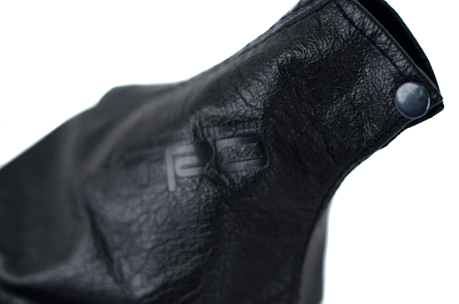 картинка Чехол на ручник для  Toyota MARKII 90 TRD , Кожа, черная  строчка магазин  StreetTuning 