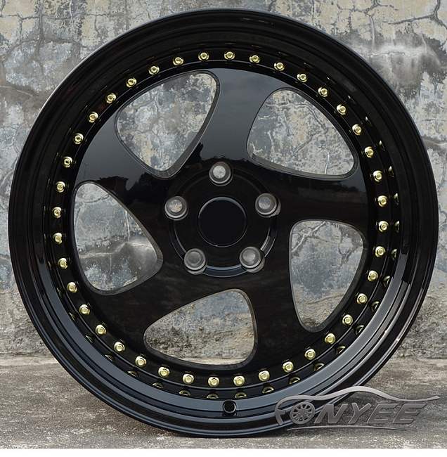картинка Новые диски Rotiform TMB Flat R18 5х114,3 ET30 J9,5 черный глянец + золотые болтики магазин  StreetTuning 