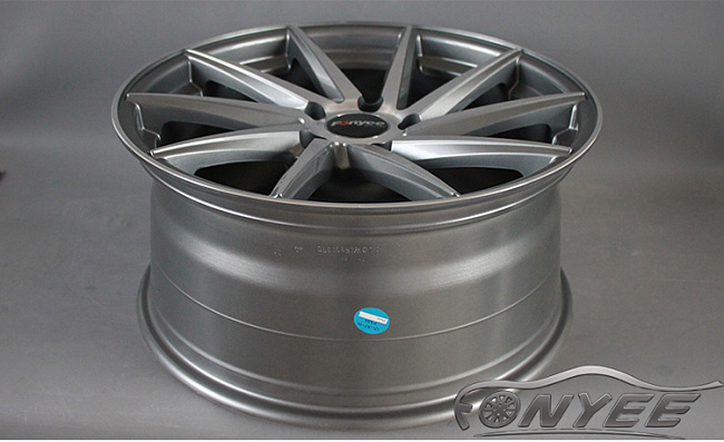 картинка Новые диски Vossen CVT-L Replica R18 5X114,3 ET33 J8,5 серый + серебро магазин  StreetTuning 