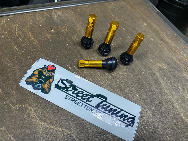 картинка Ниппели (вентили) для колес, к-т 4 шт, цвет золотой магазин  StreetTuning 