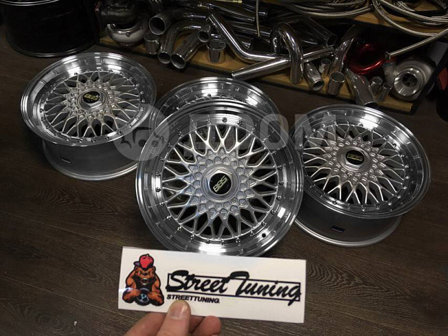 картинка Новые диски BBS RS R17 J7,5 ET35 5x120/5x114.3 серебро магазин  StreetTuning 
