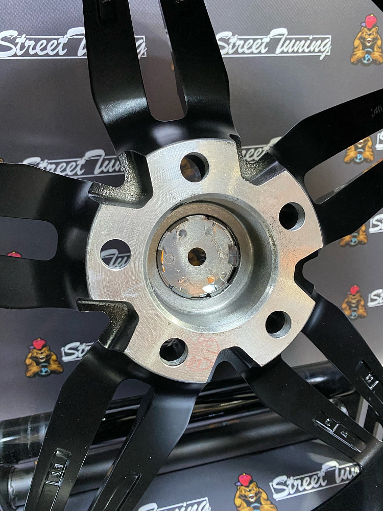 картинка Новые диски Inforged R19 J8.5 ET38 5x108 Black + Silver от магазина  StreetTuning