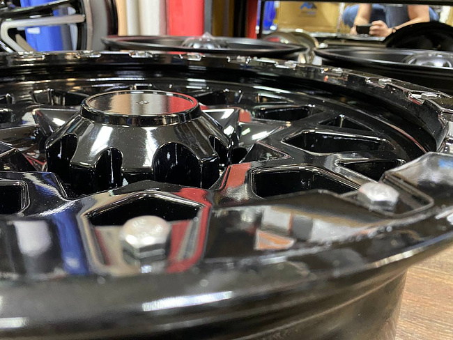 картинка Новые диски Black Rhino Sprocket R17 5X150 ET-25 J8,5 черный глянец магазин  StreetTuning 