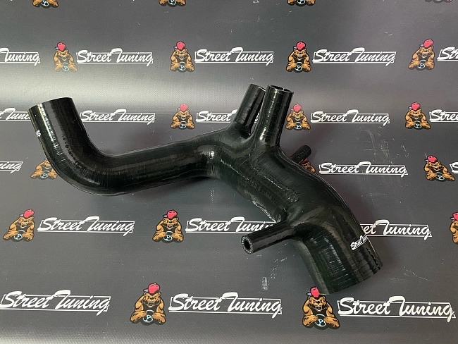картинка Патрубок турбины впускной StreetTuning для Audi TT, VW Golf 4, VW Beetle, черный магазин  StreetTuning 