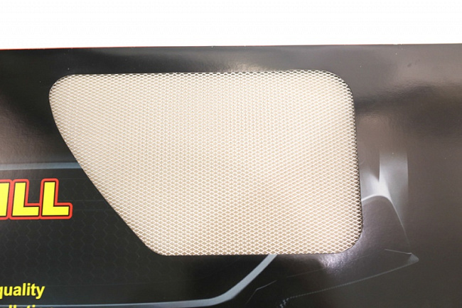 картинка Сетка - Решетка радиатора средняя ячейка, серебристый цвет магазин  StreetTuning 