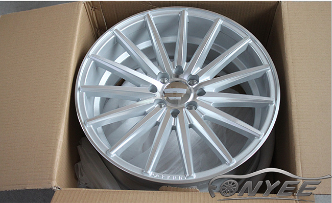 картинка Новые диски Vossen VFS2 Replica R17 4X100/4X114,3 ET35 J8,5 серебро магазин  StreetTuning 
