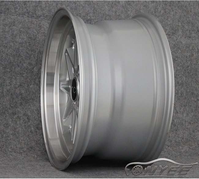 картинка Новые диски Equip 03 R15 4x100 ET25 J8 серебро + полированная полка магазин  StreetTuning 