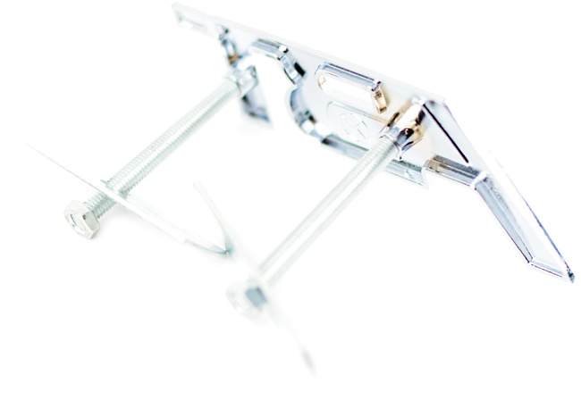 картинка Шильдик в решетку радиатора с логотипом "ABI" магазин  StreetTuning 