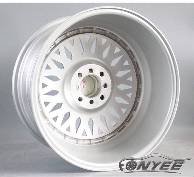 картинка Новые диски BBS RS R17 5X100/4X100 ET15 J10 серебро + золотистые болтики магазин  StreetTuning 