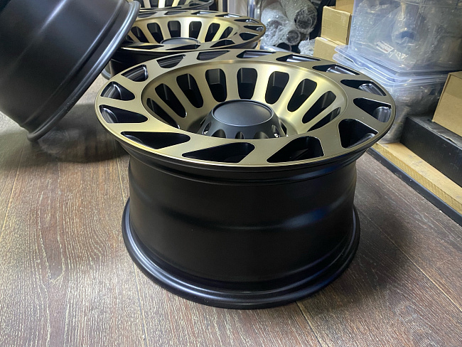 картинка Новые диски Black Rhino Madness R15 J8 ET (-10) 6X139.7 ЦО 108 магазин  StreetTuning 