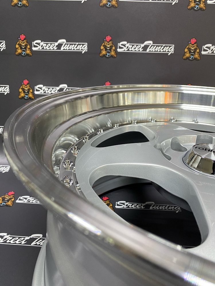 картинка Новые диски Rotiform R16 J8 ET25 4x100/114,3 серебро от магазина  StreetTuning