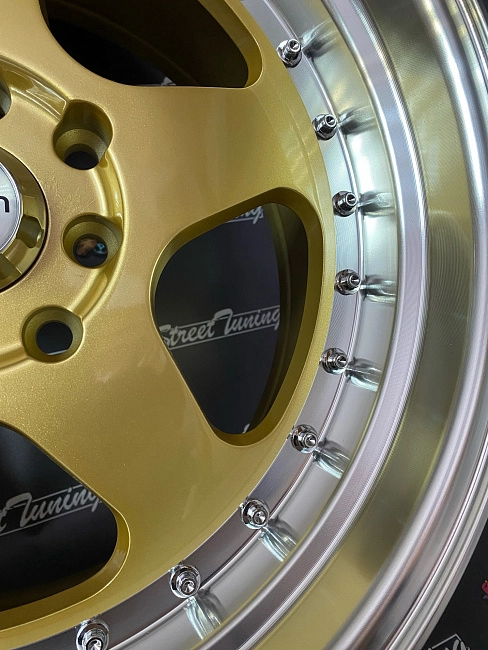 картинка Новые диски Rotiform R16 J8 ET25 4x100/114,3 золото магазин  StreetTuning 