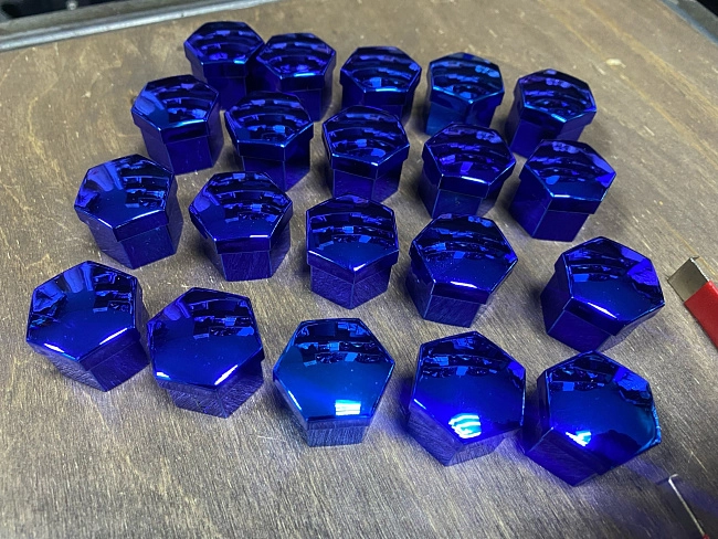 картинка Декоративные колпачки для колесных гаек и болтов под 19й ключ, темно-синие магазин  StreetTuning 