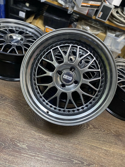 картинка Новые диски BBS LM R17 J8.5 ET30 4x100 Hyper Black магазин  StreetTuning 
