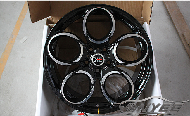 картинка Новые диски KE Flow Forming модель 3 R18 5X112 ET35 J8,5 черный + серебро магазин  StreetTuning 