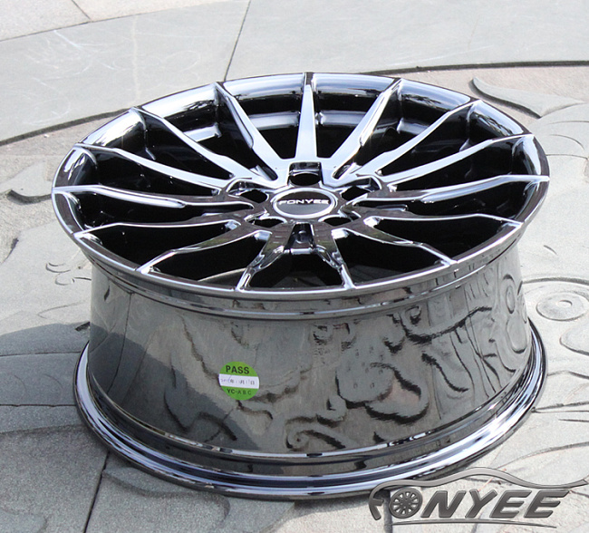 картинка Новые диски WORK URBANZONE FERVORE R18 5X114,3 ET40 J8,0 платиновые магазин  StreetTuning 