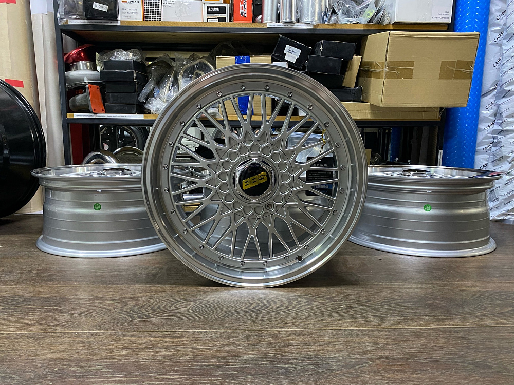 картинка Новые диски BBS RS R17 J7,5 ET35 5x120 серебро от магазина  StreetTuning