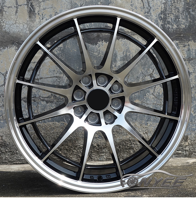 картинка Новые диски Enkei NT03-M R17 4x100-4x114,3 ET35 J7,5 черный + серебро магазин  StreetTuning 