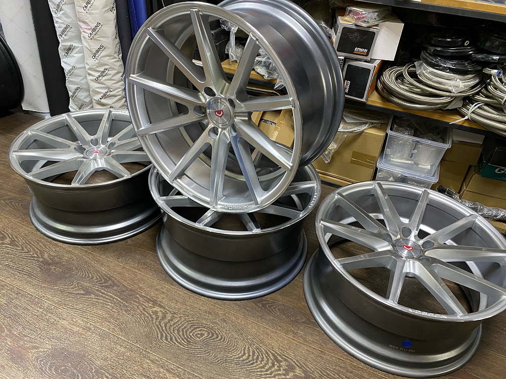 картинка Новые диски Vossen VFS1 разноширокие R19 J8.5/J9,5 ET35 5X114,3 от магазина  StreetTuning