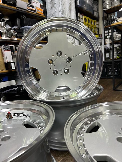 картинка Новые диски Performa 25 разноширокие R17 J8/J9,5 ET25 5X112 серебро магазин  StreetTuning 