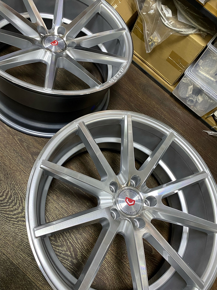 картинка Новые диски Vossen VFS1 разноширокие R19 J8.5/J9,5 ET35 5X114,3 от магазина  StreetTuning