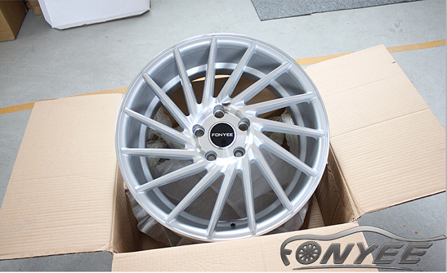 картинка Новые диски Vossen VPS304 Replica R18 5X114,3 ET35 J8 серебро магазин  StreetTuning 