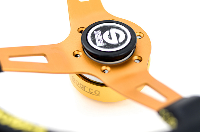 картинка Быстросъемная муфта для спортивного руля , Sparco Style золотого цвета магазин  StreetTuning 
