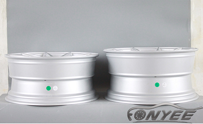 картинка Новые диски Vossen CVT-R Replica R20 5X120 ET35 J10 серебристые магазин  StreetTuning 