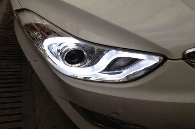 картинка Передние фары для Hyundai Elantra 2011-2013 магазин  StreetTuning 