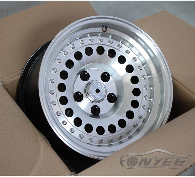 картинка Новые диски Raguna D-Force AKRO R16 6X114,3 ET-5 J9 серебро магазин  StreetTuning 