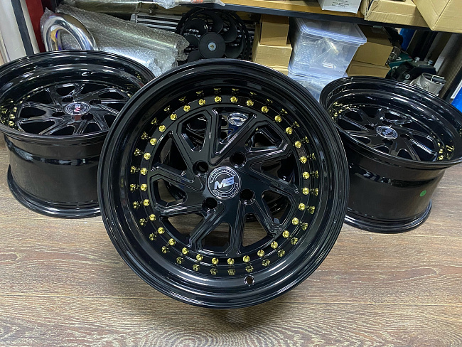 картинка Новые диски MS R15 J9 ET25 4X100, черный глянец магазин  StreetTuning 