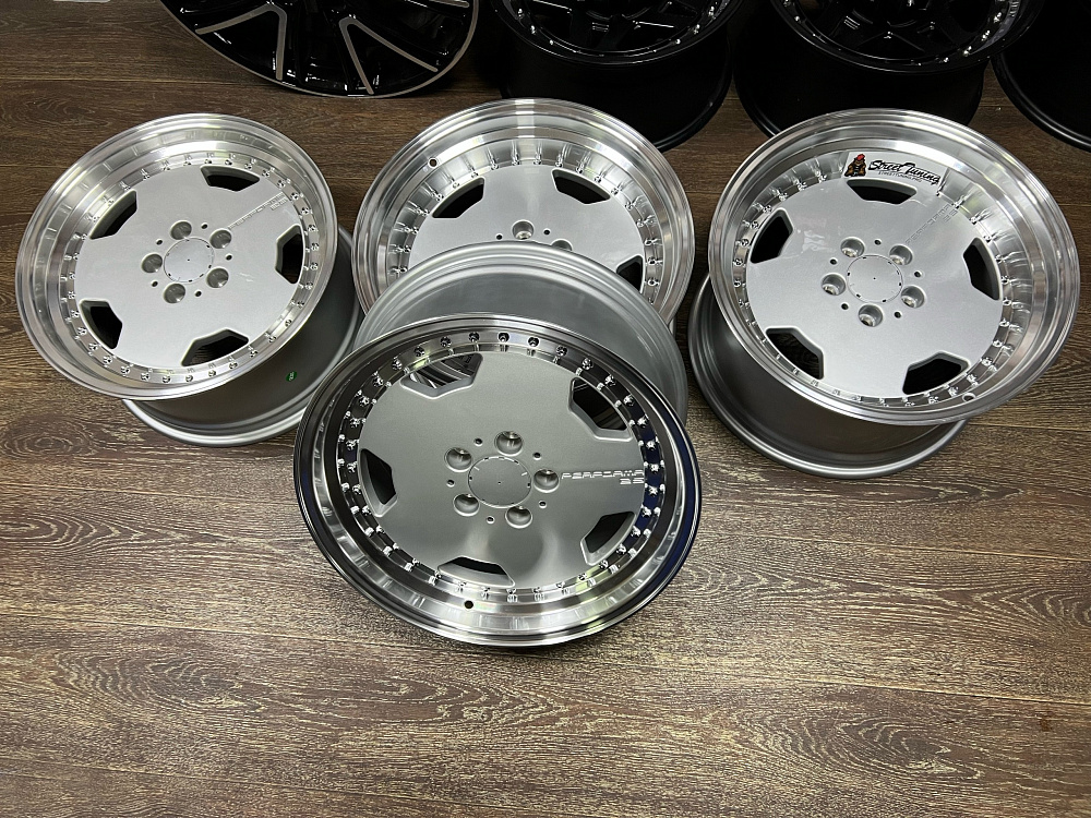 картинка Новые диски Performa 25 разноширокие R17 J8/J9,5 ET25 5X112 серебро от магазина  StreetTuning