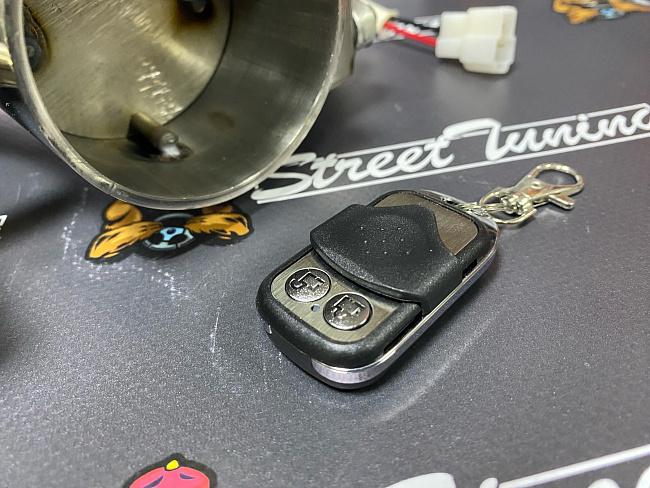 картинка Заслонка выхлопная с электроприводом 76 мм магазин  StreetTuning 