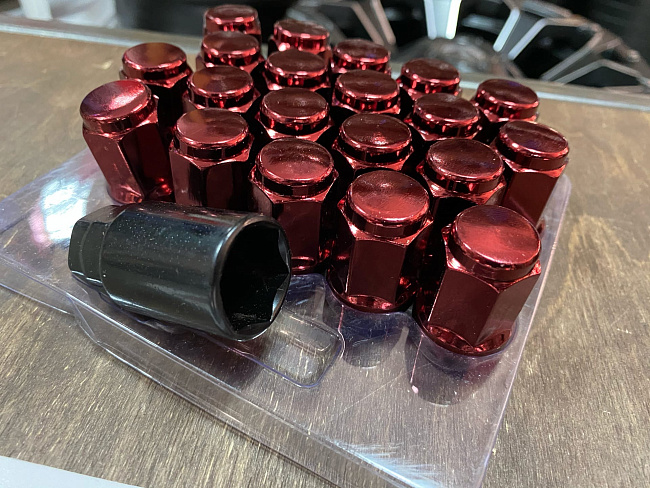 картинка Комплект гаек Starleks M12x1.5 высота 35 мм, красные - 20 шт магазин  StreetTuning 