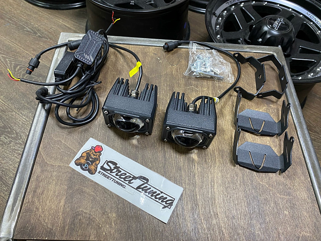 картинка Светодиодные прожекторы-линзы Sanvi U9, комплект 2 шт магазин  StreetTuning 