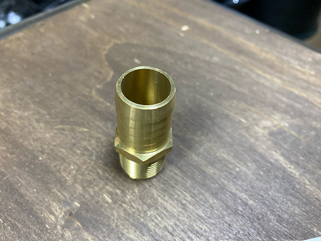 картинка Фитинг-штуцер под шланг 20 мм - резьба 1/2 NPT латунь магазин  StreetTuning 