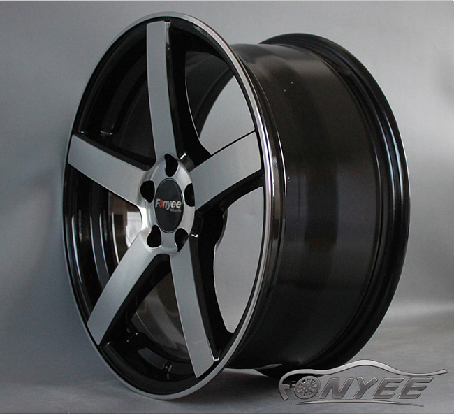 картинка Новые диски Vossen CV3 Replica R18 5X114,3 ET35 J8,5 черный глянец + серебро магазин  StreetTuning 