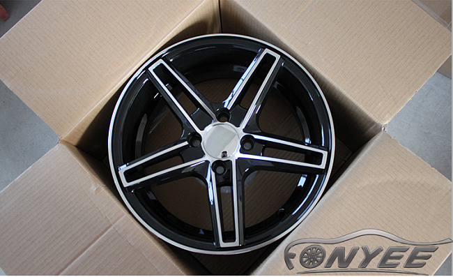 картинка Новые диски Vossen CV5 Replica R15 4X100 ET33 J6,5 черный глянец + серебро магазин  StreetTuning 