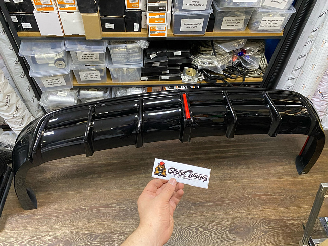 картинка Диффузор на задний бампер для Lixiang L7, черный глянец, с стоп сигнал магазин  StreetTuning 