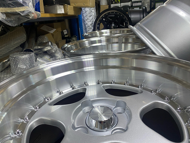 картинка Новые диски Rotiform Style R15 J8 ET20 4X100 серебро магазин  StreetTuning 