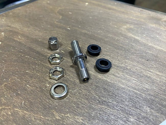 картинка Ниппель (вентиль) для бескамерной шины разборный, хром, H-42 мм, VS-6 магазин  StreetTuning 