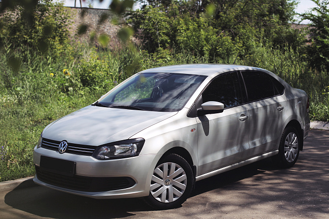 картинка Volkswagen  Polo V 2009—2016 Накладки на передние фары (реснички) компл.-2 шт. Вариант 2 магазин  StreetTuning 