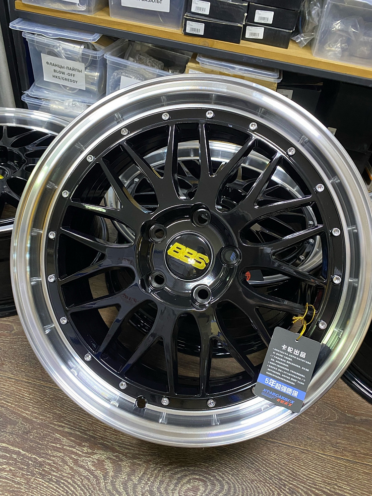 картинка Новые диски BBS LM R17 J7.5 ET38 5x114,3 черные с полировкой от магазина  StreetTuning