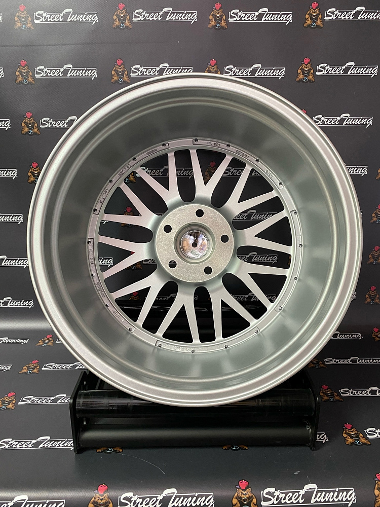 картинка Новые диски BBS LM R18 J9 ET12 5x114.3 Silver от магазина  StreetTuning