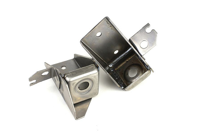 картинка Кронштейны передних амортизаторов штатные дляВАЗ 21213-14 Нива магазин  StreetTuning 