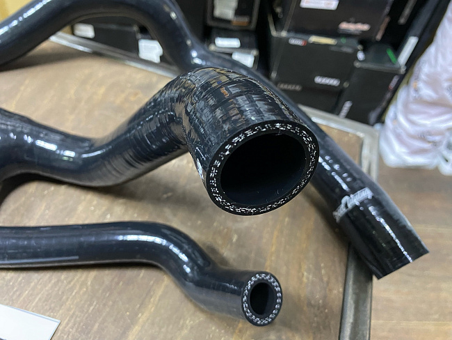 картинка Патрубки радиатора STREETTUNING для VW Golf 1.4TSi MK6 2009-2014 тип 2 магазин  StreetTuning 