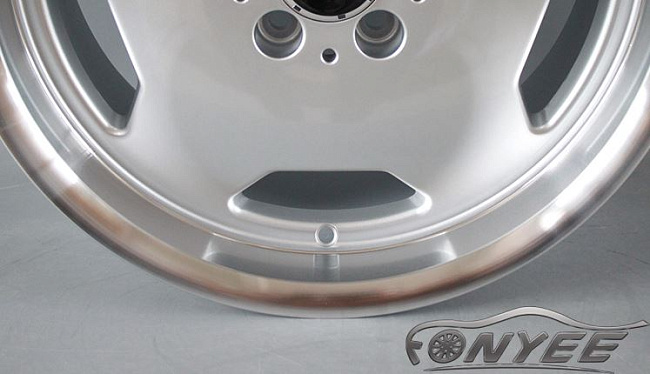 картинка Новые диски Mercedes AMG Monoblock R17 5X112 ET25 J9 серебро + полированная полка магазин  StreetTuning 